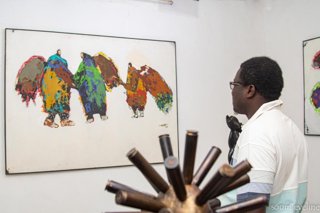 Installation et vernissage de l'exposition Ombres et lumières à Ouagadougou avec les artistes Abou Traoré et Christophe Sawadogo